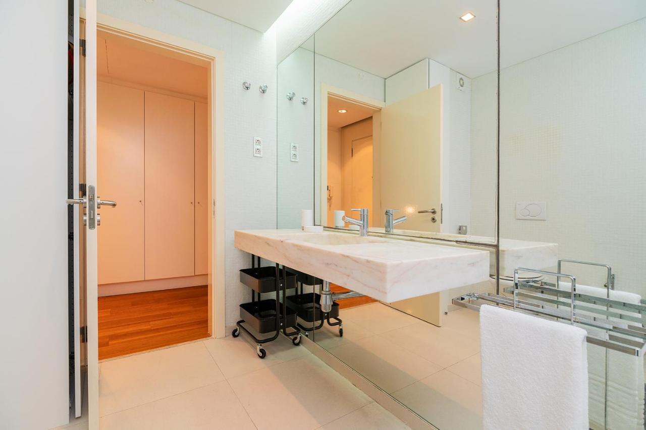Warm Ample Space With Wall Beds Apartment Lissabon